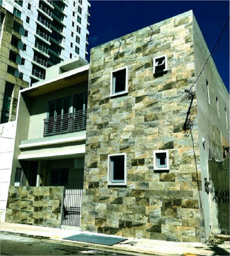 Fachada de piedra en Santurce